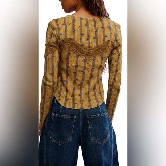 Let’s Party cardi Printed NWOT beehive - Picture 2 of 5